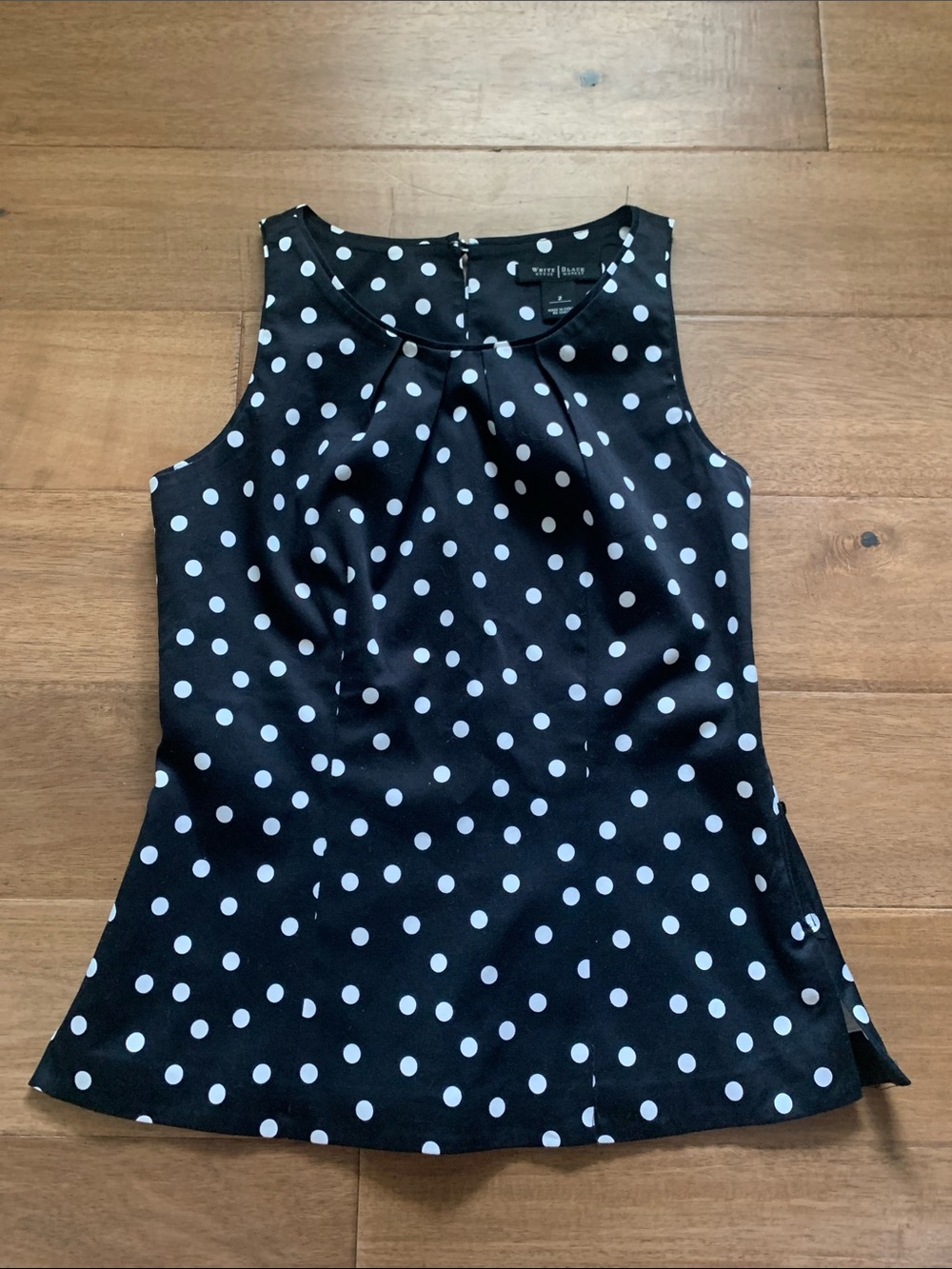 White House Black Market Black & White Polka Dot Sleeveless Camisole Size 2